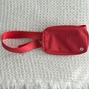 Lululemon Everywhere Belt Bag